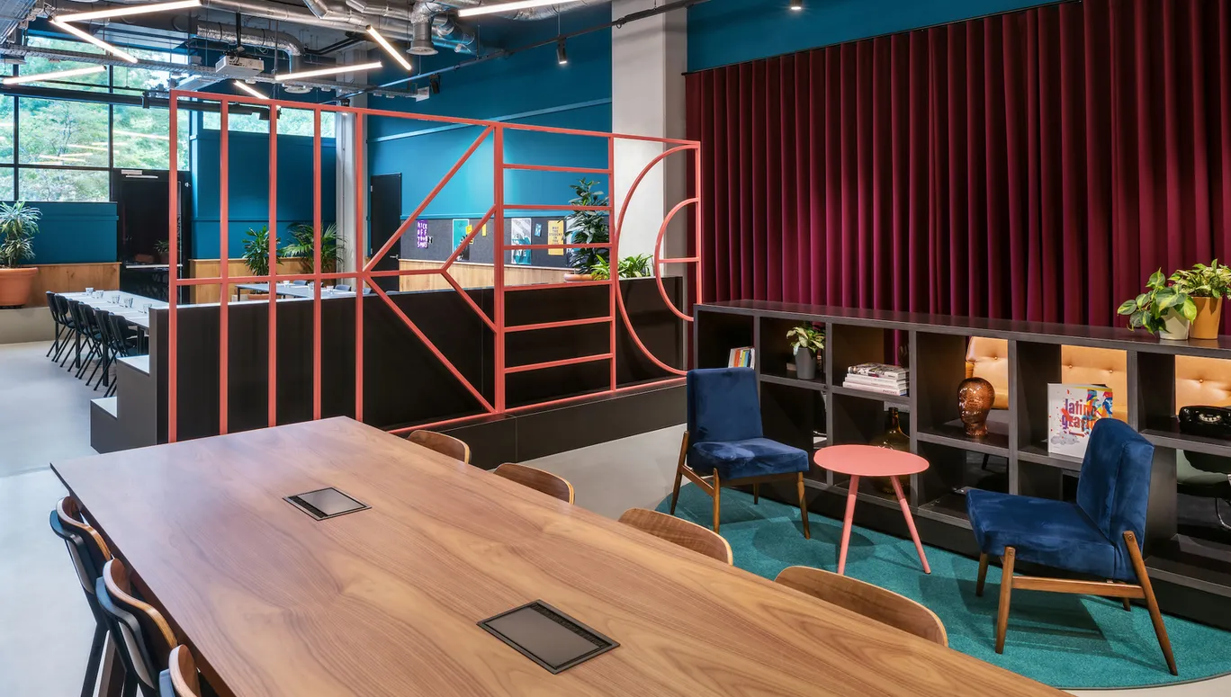 Meeting area of The Social Hub Amsterdam City