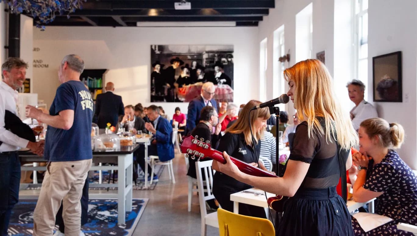 Droog restaurant / gallery / venue live music performance