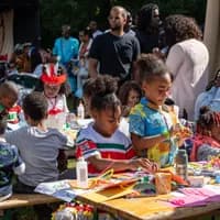 Kids crafting during Keti Koti Festival 2022 in the Oosterpark.