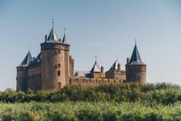The Muiderslot is a medieval castle in the North Holland town of Muiden, built around 1285, restored to its former glory from 1370 and a national museum since 1878.