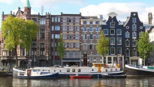 BookaHouseboat houseboat accommodation on the canal on the Amstel