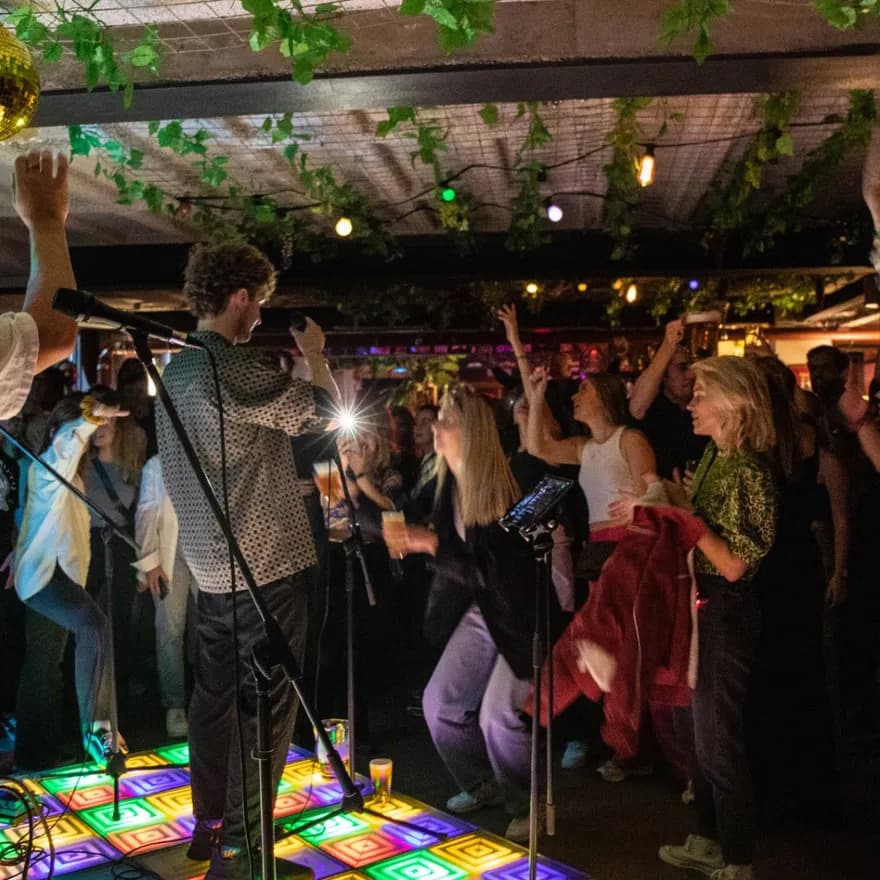 Chez Mine live music performance