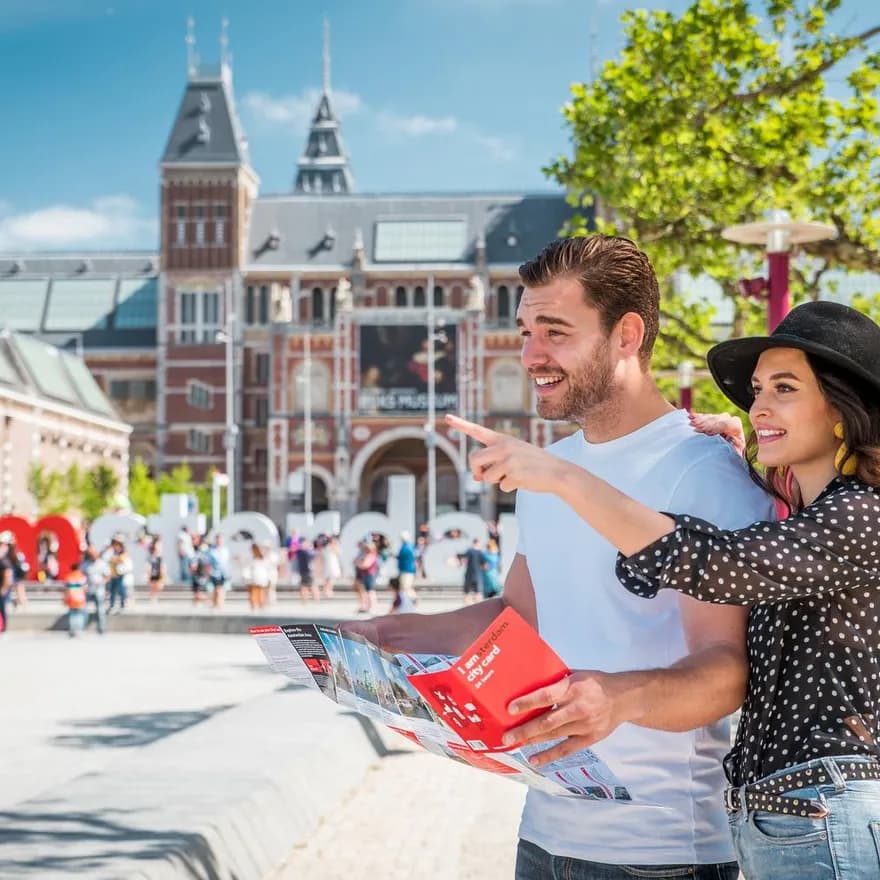 A couple at the Museumplein holding a city card map