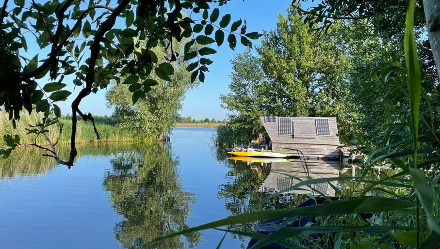 Floating lodges, accommodation in Uitermeer