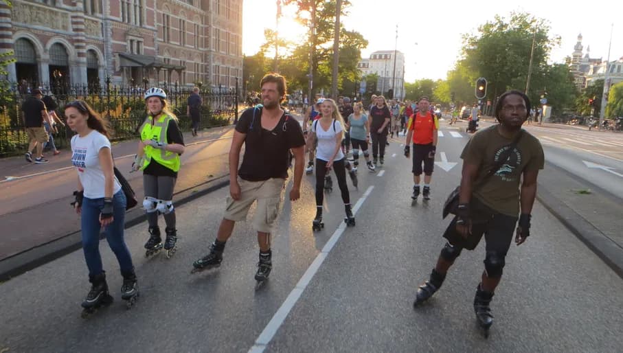 Friday Night Skate people skating past Rijksmuseum
