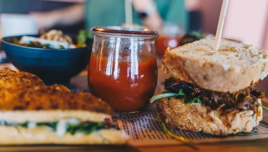 Apollo Hotel IJmuiden Seaport Beach (dichtbij strand) - Tosti, salade en bloody mary