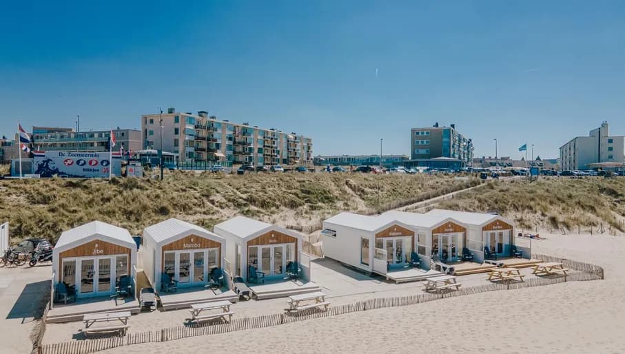 bungalow accommodation on the beach