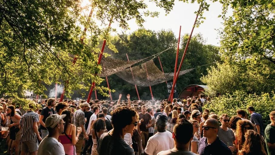 Dancers in the woods at Lentekabinet outdoor festival