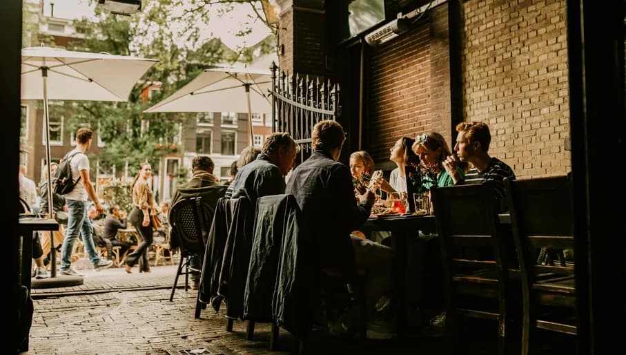 Proeflokaal van Wees café-restaurant indoor terrace