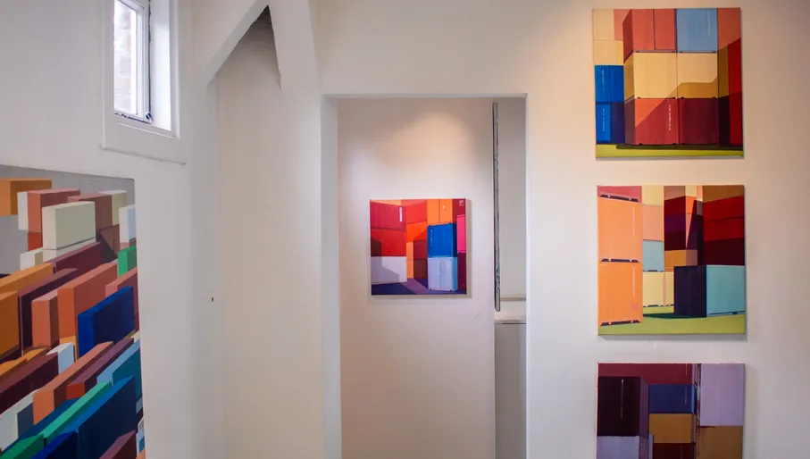 Oostelijk Havengebied, Museum Perron Oost interior of the mini museum with colorful paintings on the walls