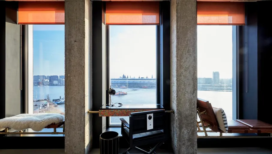 Sir Adam hotel room 'Sir Suite'