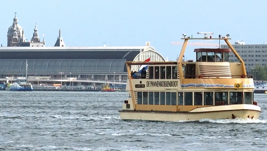 Pannenkoekenboot exterior