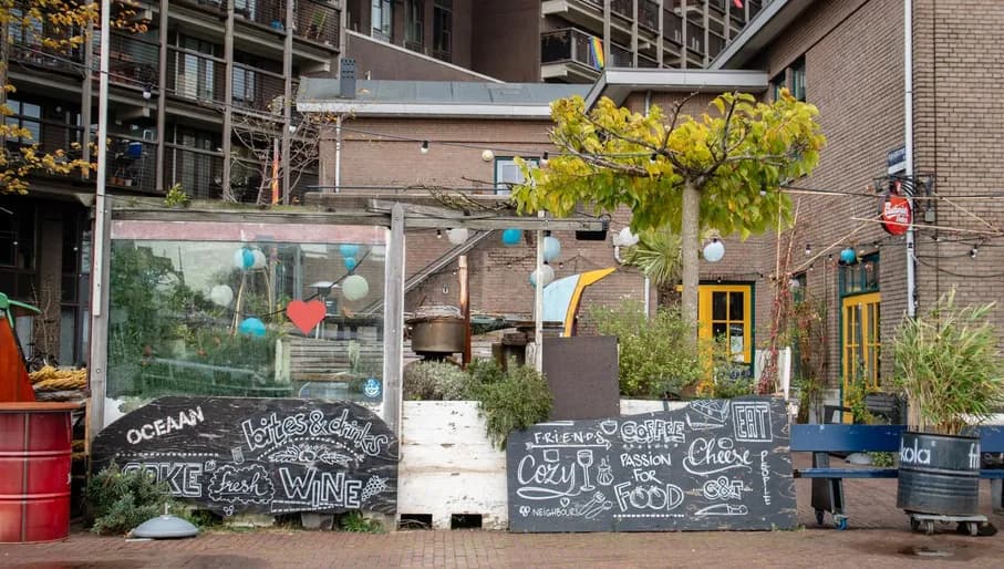Oostelijk Havengebied, restaurant Oceaan exterior view with signs