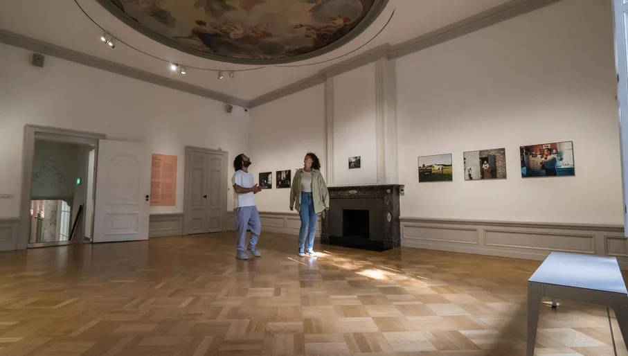 A couple in Huis Marseille.
