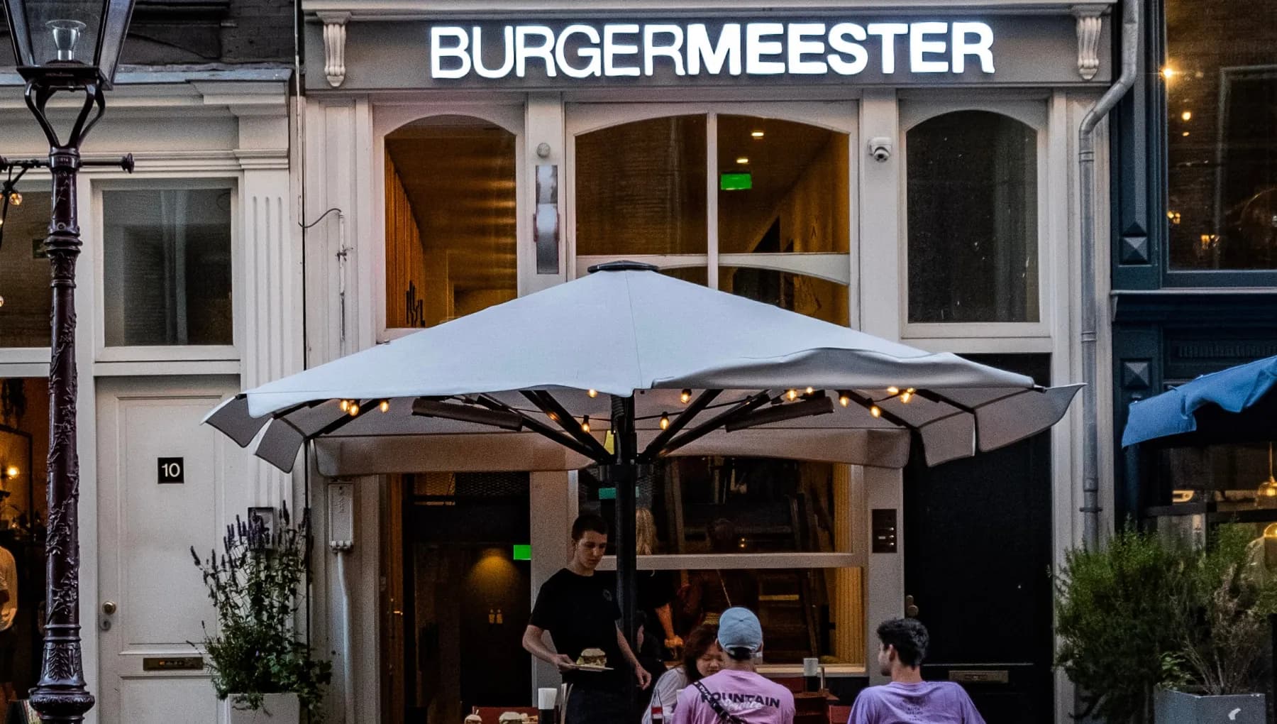 Burgermeester restaurant exterior