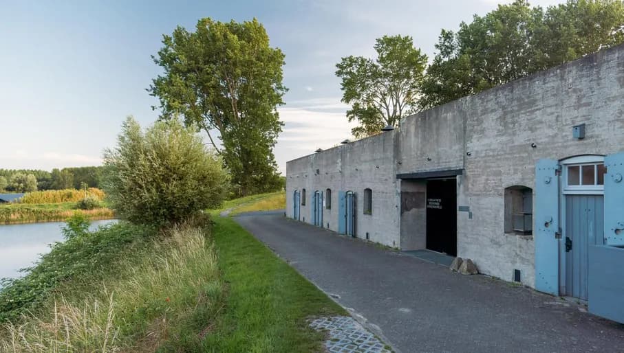 The defense wall of Fort Vijfhuizen in Haarlemmermeer.