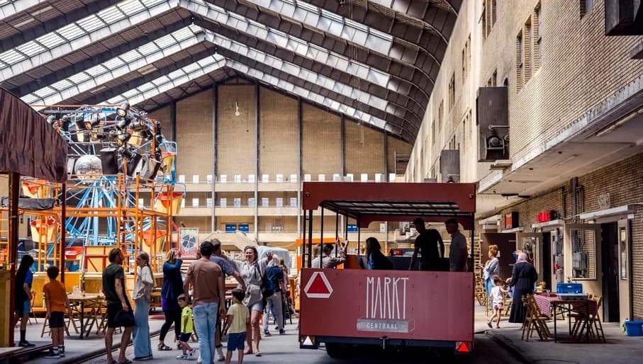 People enjoying their time at Markt Centraal.