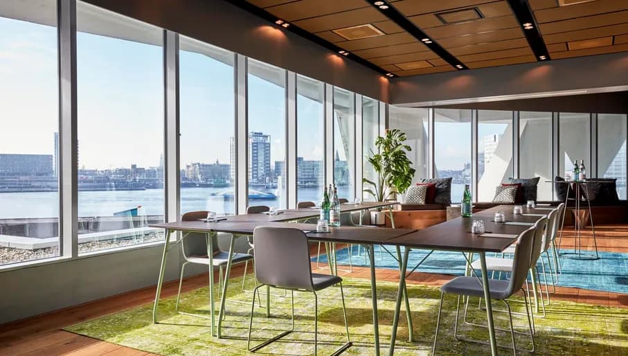 Sir Adam meeting room 'Studio 1' with U shape setup.