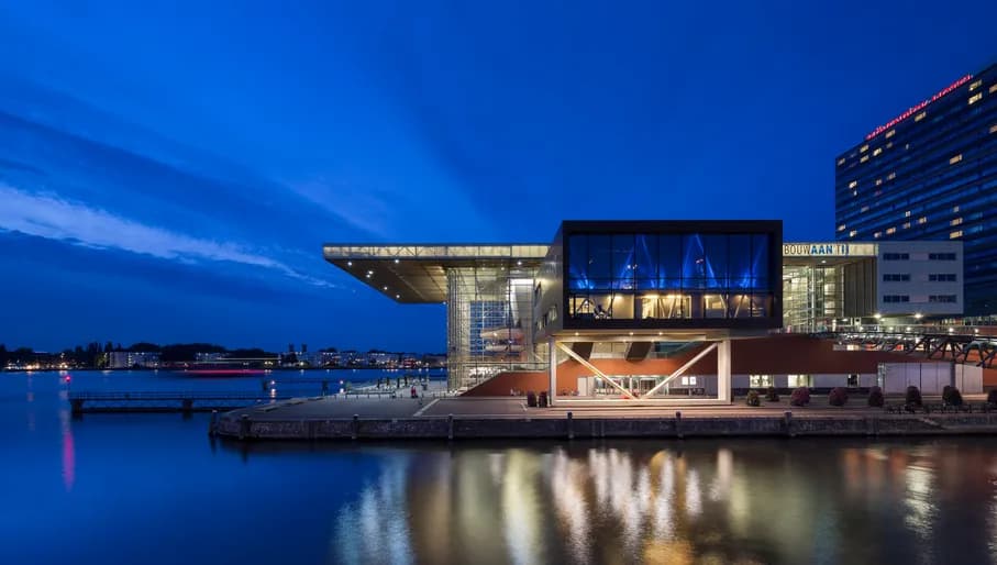 Muziekgebouw aan 't IJ  at night