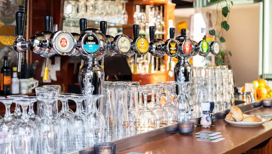 Groene Olifant café-restaurant beer tap