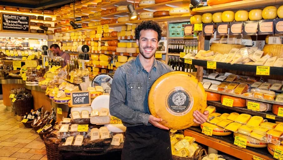 De Kaaskamer traditional shop interior