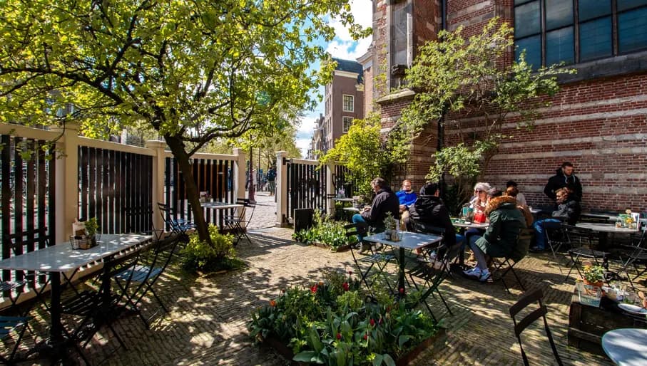 De Koffieschenkerij café terrace