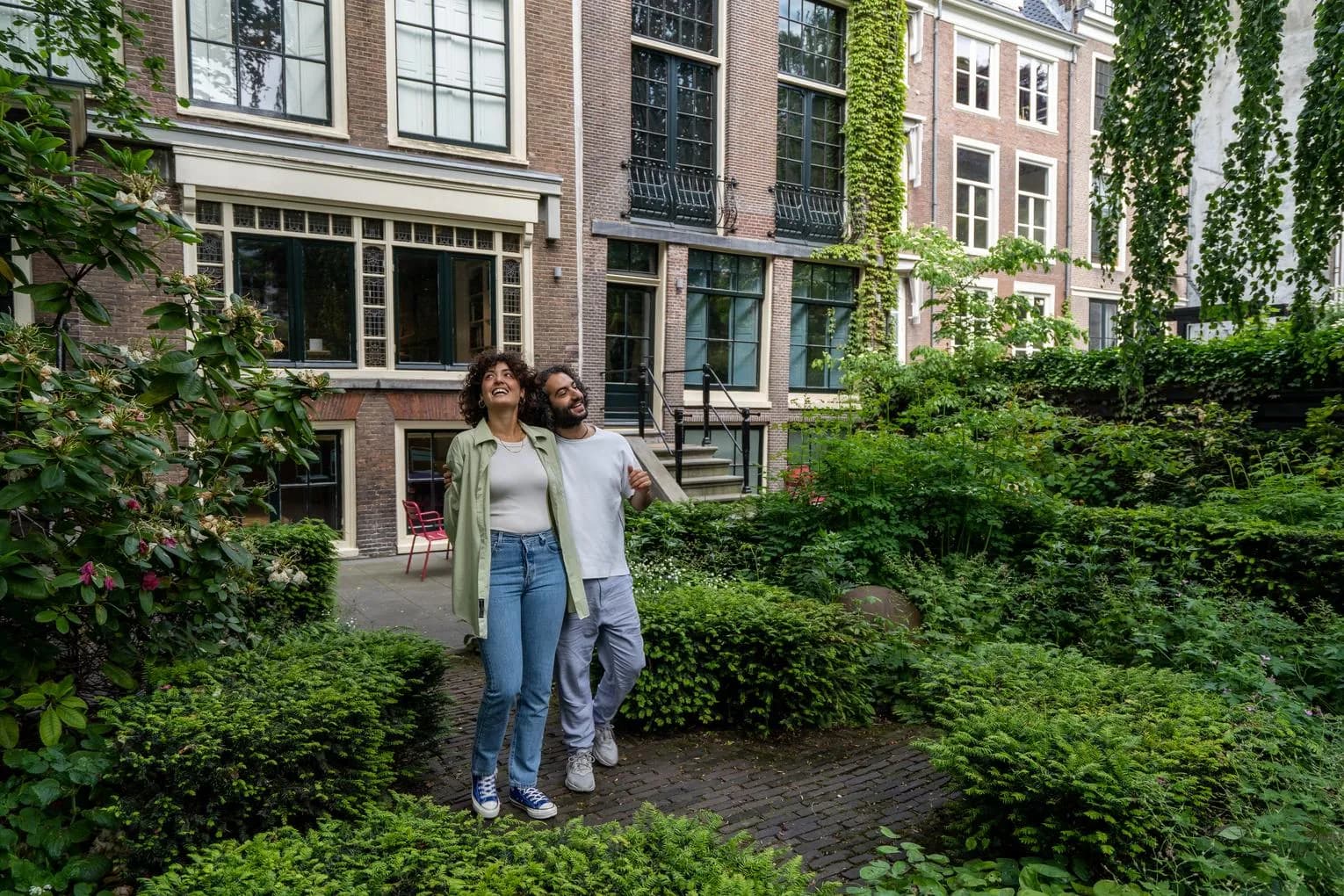 A couple in the garden of Huis Marseille.