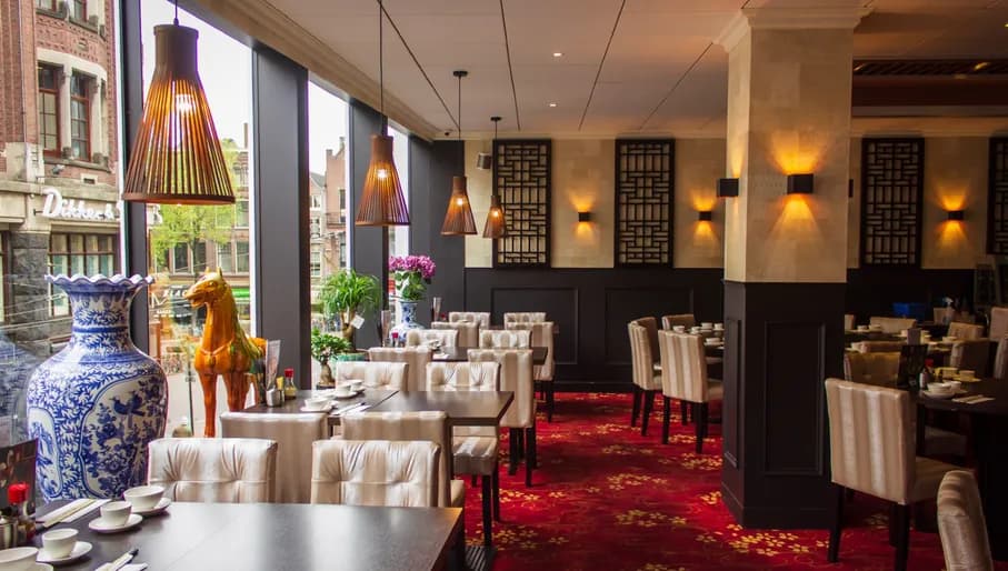 Full Moon Garden interior