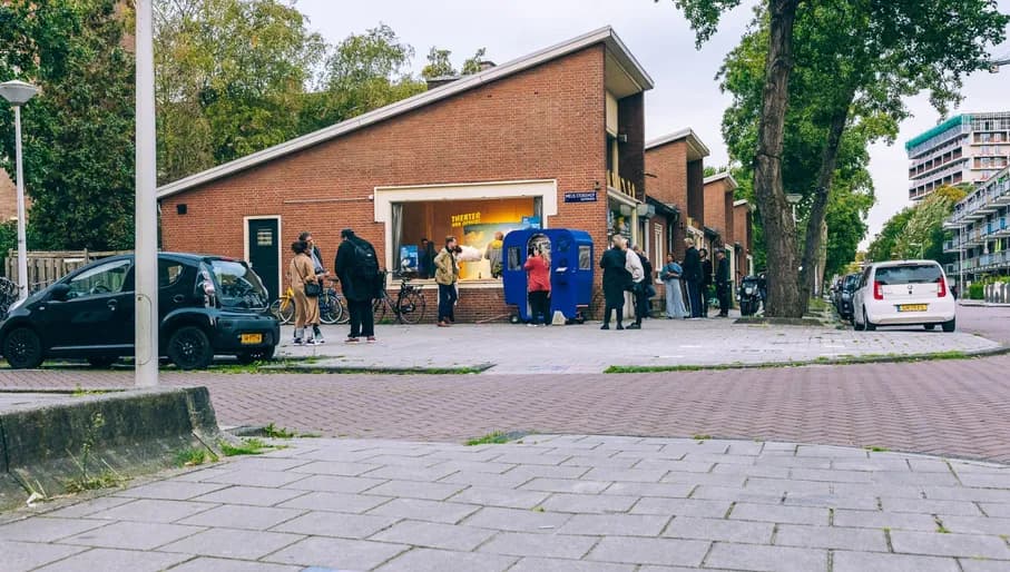 Theater van Deyssel, Frascati Theater exterior with people standing outside in the street