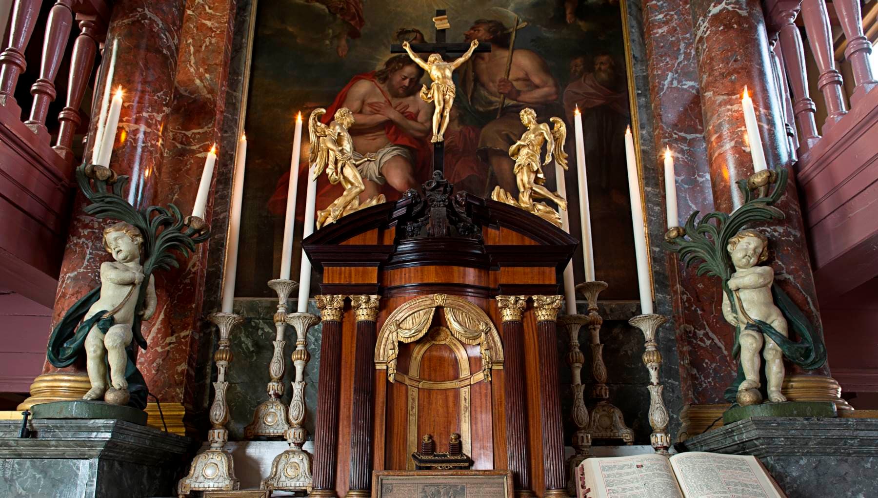 Ons Lieve Heer op Solder - Het altaar