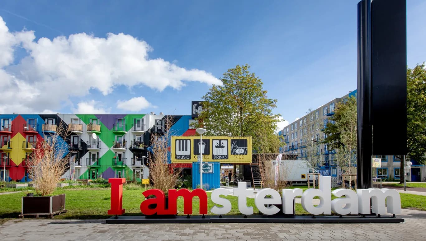 Station Holendrecht / Oma Ietje