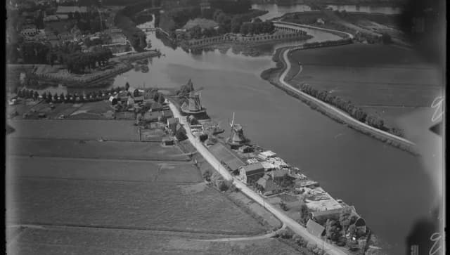 Aerial photograph of Weesp between 1920-140