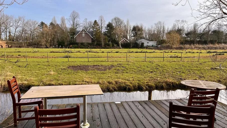 Buurtboerderij Ons Genoegen farm patio.