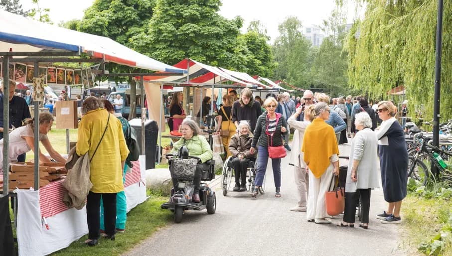 Pure Markt market stalls