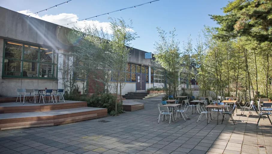 Restaurant Cafe DS De School terrace