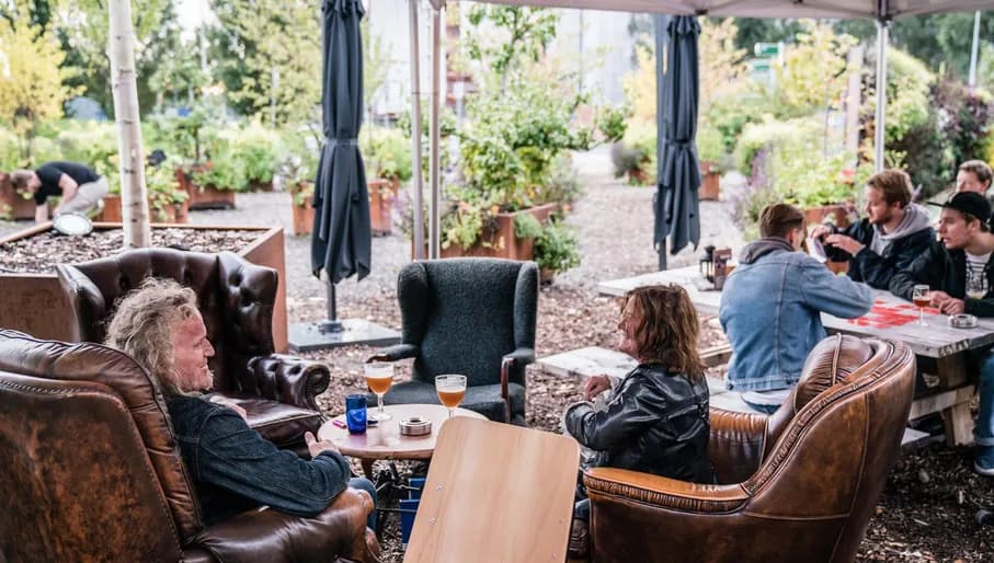 People sitting in Brouwerij Kleiburg Brewery during 24H Zuidoost