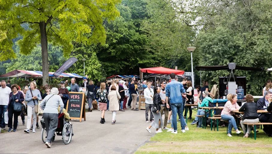 Pure Markt market stalls