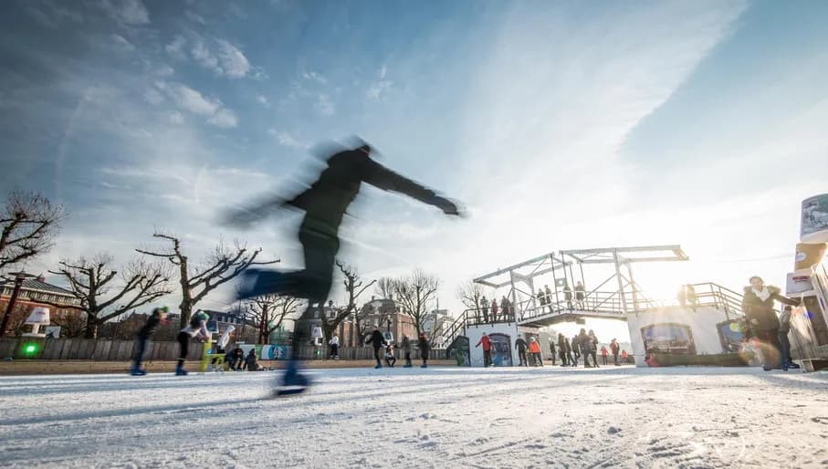 Ice* child ice skating at Museumplein
