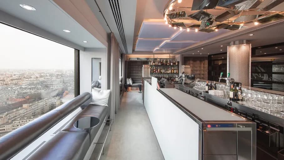 Twenty Third Bar with view over the city