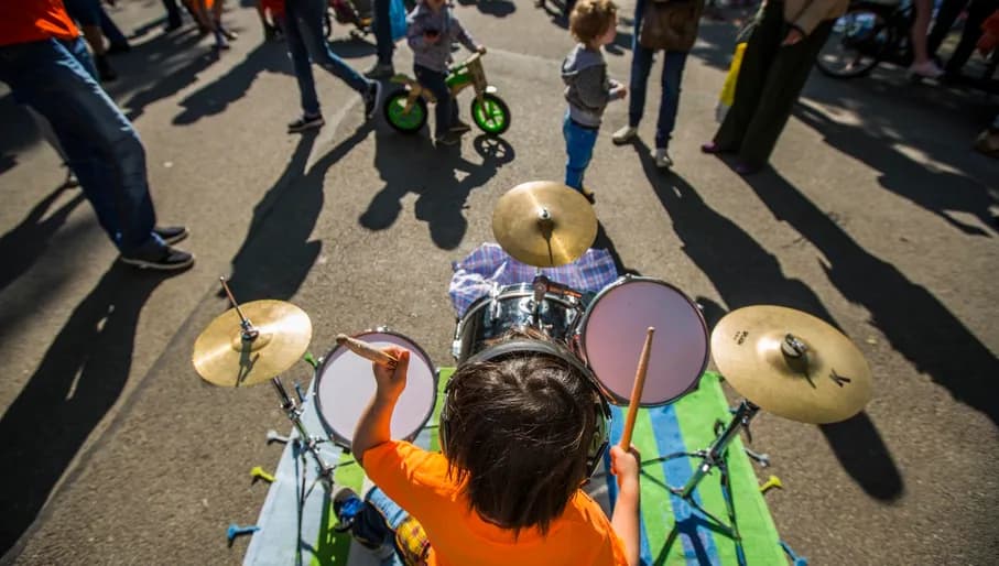 First King's Day. Hundreds of thousands celebrate the festival in the capital of the Netherlands.